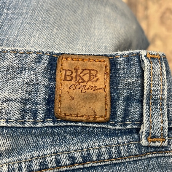 BKE Blue Flare Wide Leg Jeans with Classic Denim Style size 32x29 1/2. - Picture 6 of 9